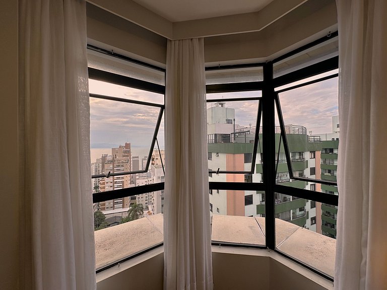 9.7 Flat com vista parcial para o mar