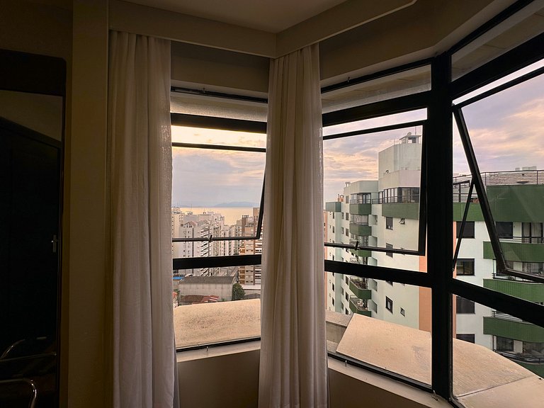 9.7 Flat com vista parcial para o mar