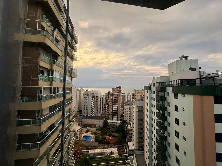 9.7 Flat com vista parcial para o mar