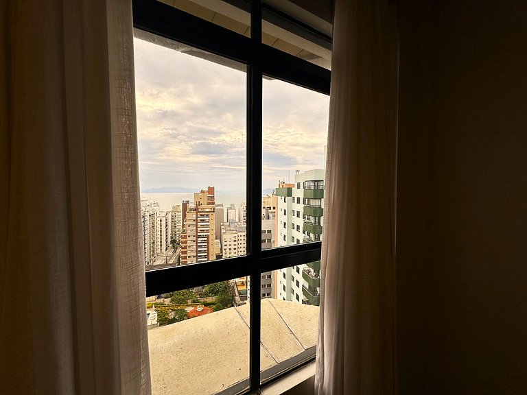 9.7 Flat com vista parcial para o mar