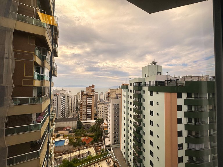9.7 Flat com vista parcial para o mar