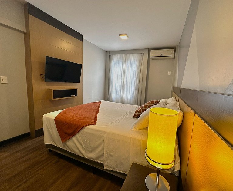 8.5 Flat charmoso com vista parcial para Ponte