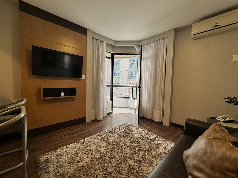 8.5 Flat charmoso com vista parcial para Ponte