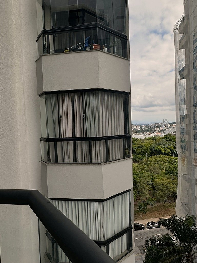 8.5 Flat charmoso com vista parcial para Ponte