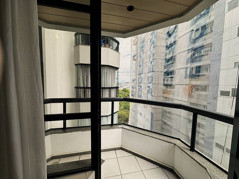 8.5 Flat charmoso com vista parcial para Ponte