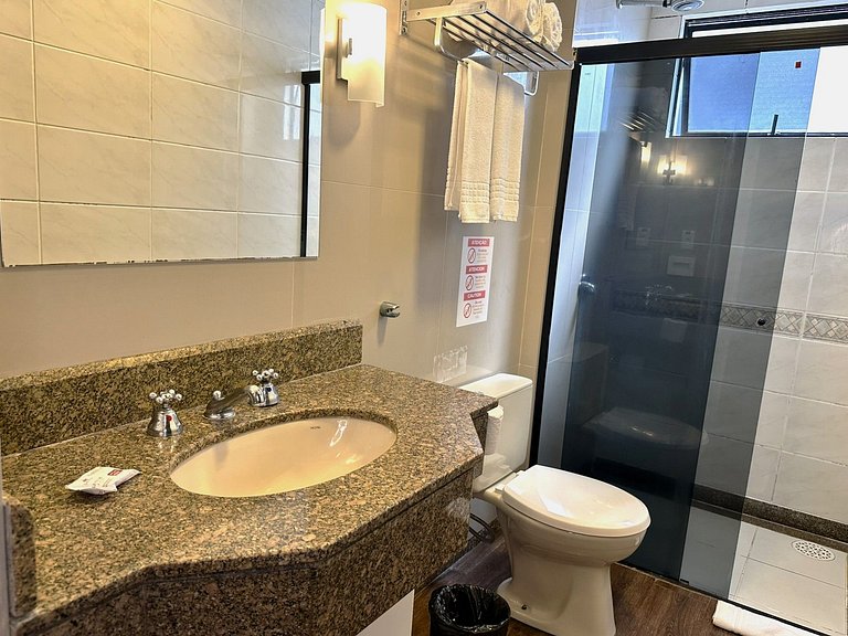 8.5 Flat charmoso com vista parcial para Ponte