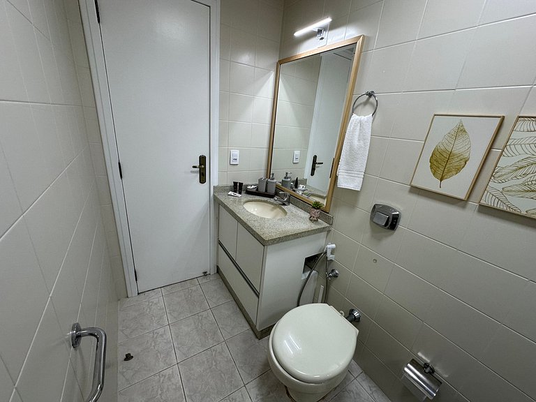 7.4 Apto moderno e mobiliado no Centro de Floripa