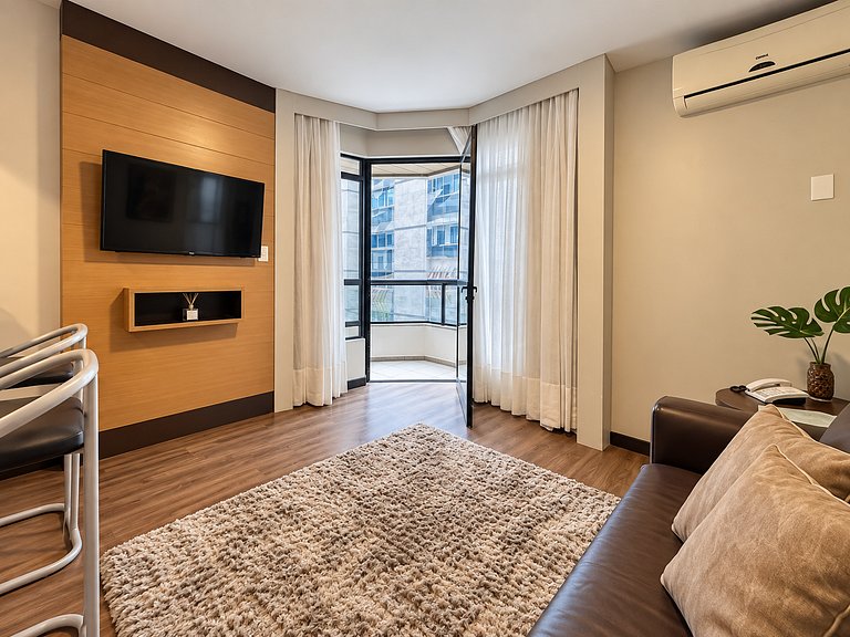 8.5 Flat charmoso com vista parcial para Ponte