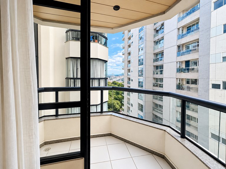 8.5 Flat charmoso com vista parcial para Ponte