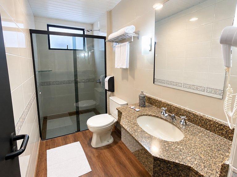 8.5 Flat charmoso com vista parcial para Ponte